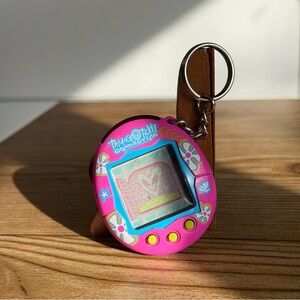 Tamagotchi Connection V2 Bandai 2005 Pink Tropical Flowers - FUNTIONAL